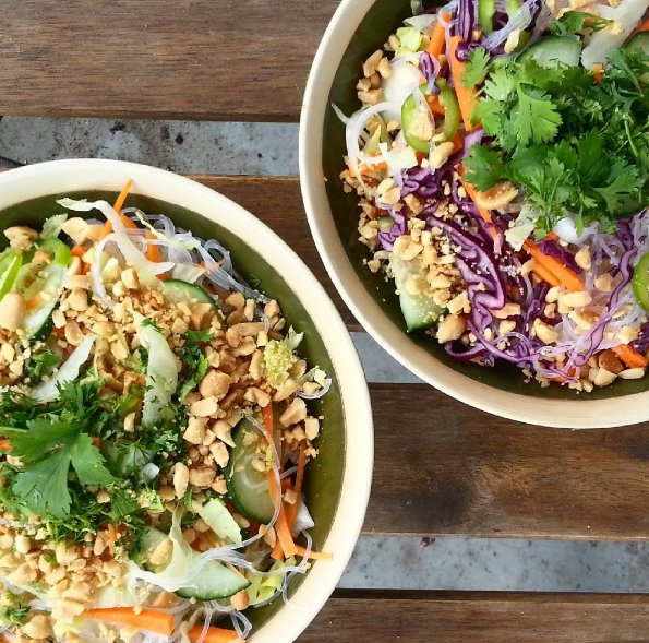 lesraconteuses's tweet photo. What's your favorite spring roll salad ? #glutenfree #stayfit #healthyfood #asianfood #goodfood #healthy #vegan https://t.co/mtKdtdNeRY