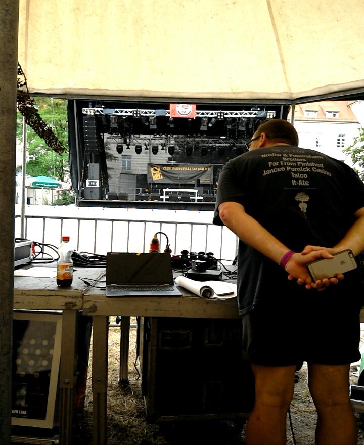 ClubVaudeville's tweet photo. So sieht es am Mischpult im FOH aus https://t.co/0aUyAimjUq