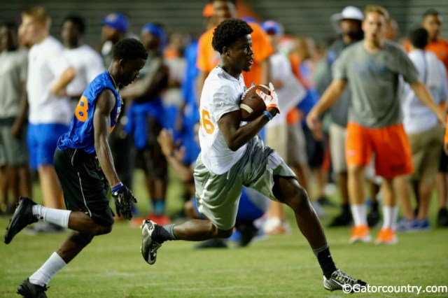 NewsNow_Miami's tweet photo. #Miami Jerry Jeudy names Florida Gators in top 2 https://t.co/RStK0Ip2Zz https://t.co/sWXRRdDBgf