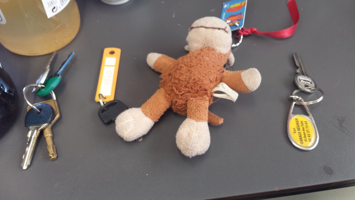 halte_fluviale's tweet photo. Ne cherchez plus vos clefs, gilet, lunettes, cb , téléphones... déjà retrouvés.a la halte ..😉 https://t.co/rLoWbnvjqo