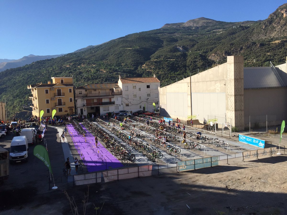 soniaferndz's tweet photo. Todo listo para el comienzo del VI Trianlon Sierra Nevada, Güéjar Sierra centro neurálgico del evento https://t.co/TheCZtlDAU