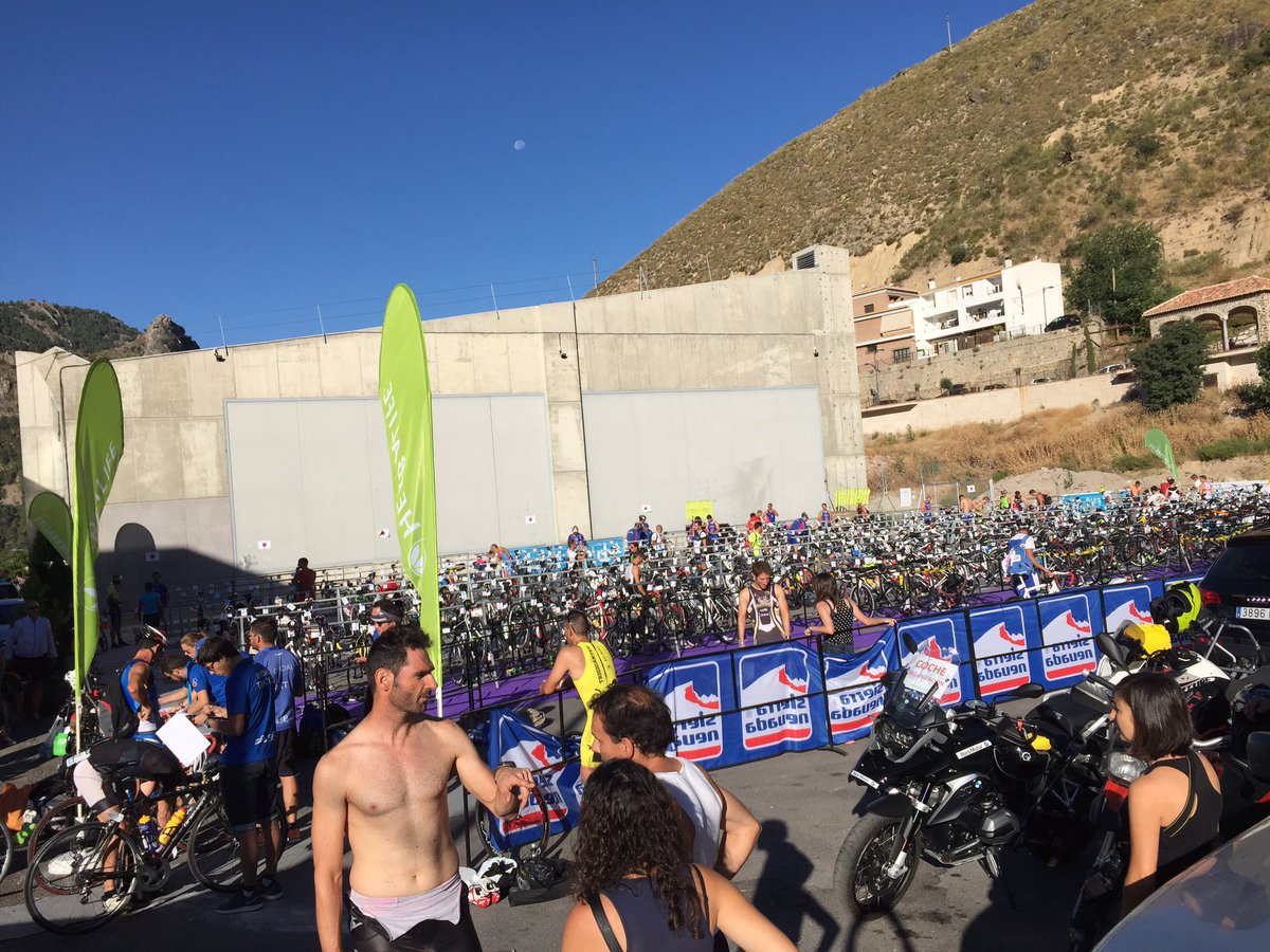 soniaferndz's tweet photo. Todo listo para el comienzo del VI Trianlon Sierra Nevada, Güéjar Sierra centro neurálgico del evento https://t.co/TheCZtlDAU