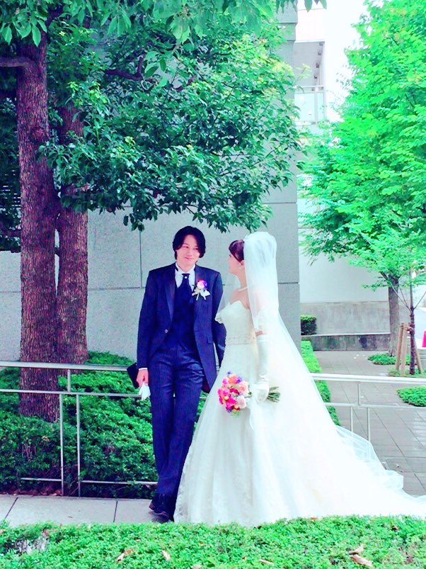 俳優 寿里 結婚式の画像をup 祝福の嵐が 話題の画像プラス