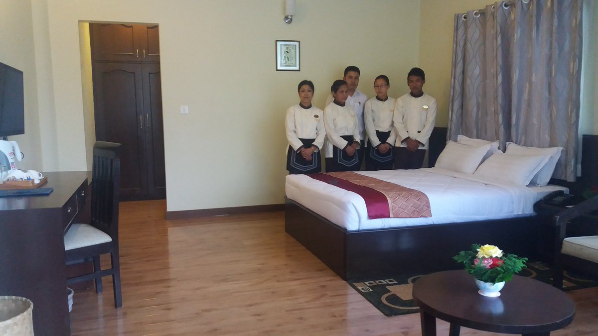 HvbView's tweet photo. Room with Room Maid https://t.co/A7BCe0bNKS