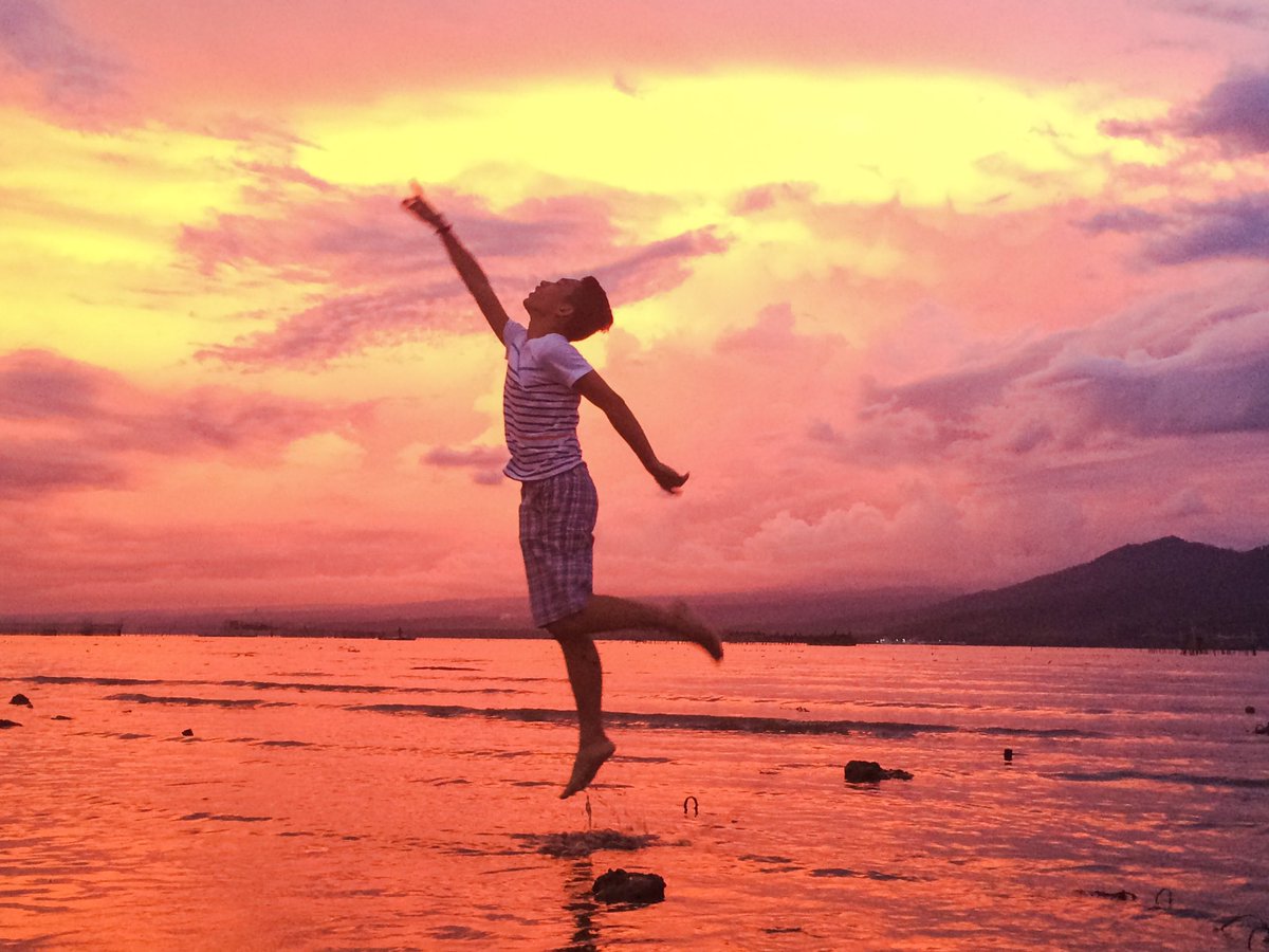 Bon_BonBlue's tweet photo. Jump high till we reach our dreams.😊😊😊 https://t.co/reurQ0ncyV