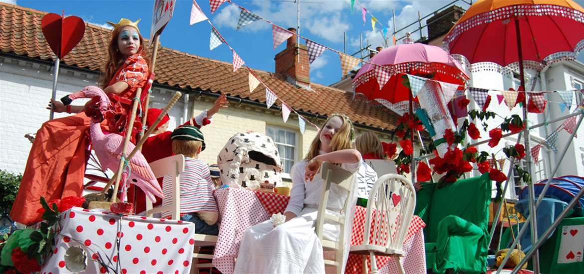 TOP 10 FESTIVALS, FETES AND CARNIVALS ON THE SUFFOLK COAST. thesuffolkcoast.co.uk/top-10-family-…