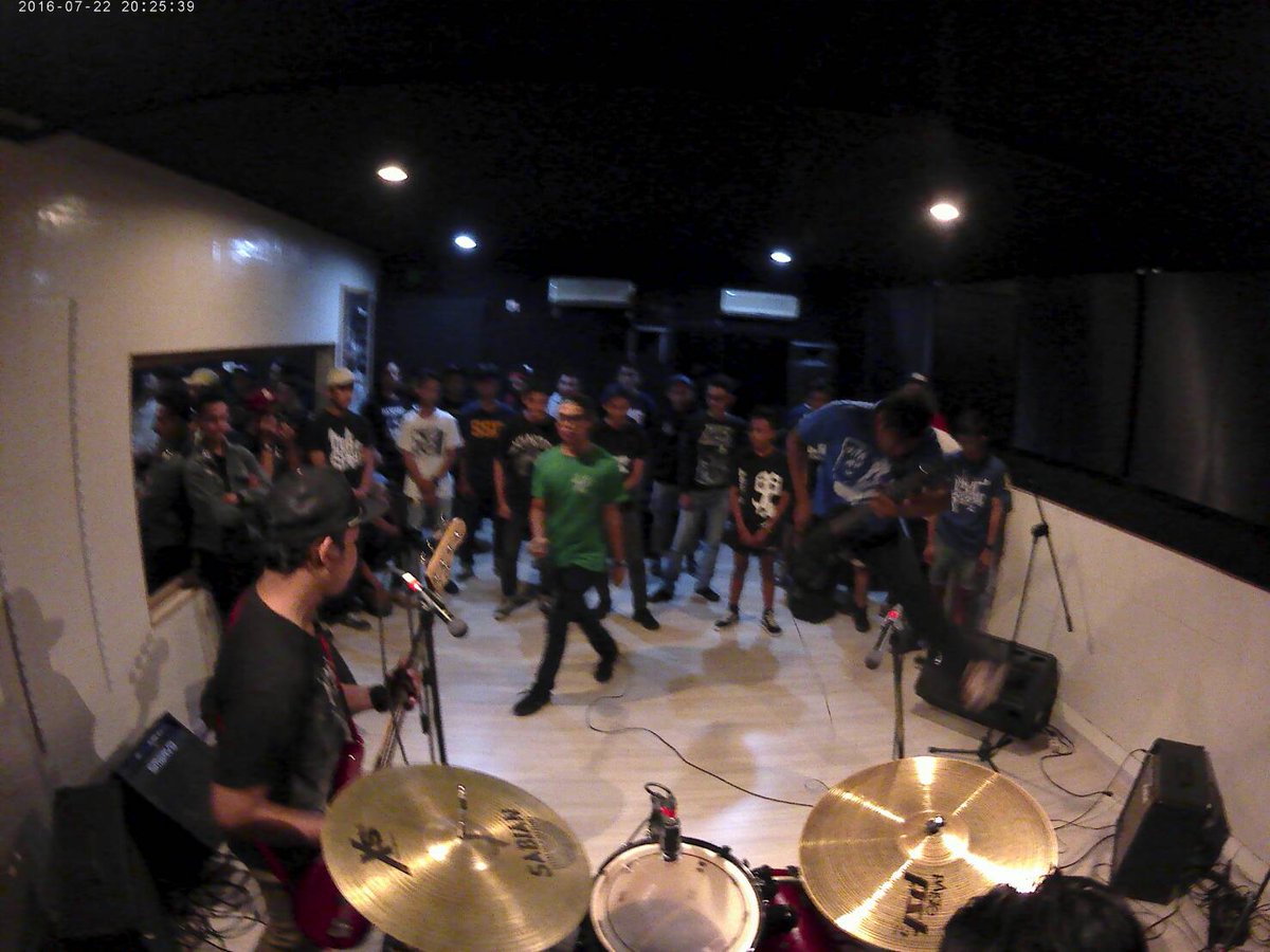Thanks buat temen2 yg udah dateng ke audio storage semalam. Sory kita ga bisa stay sampe acara kelar :(