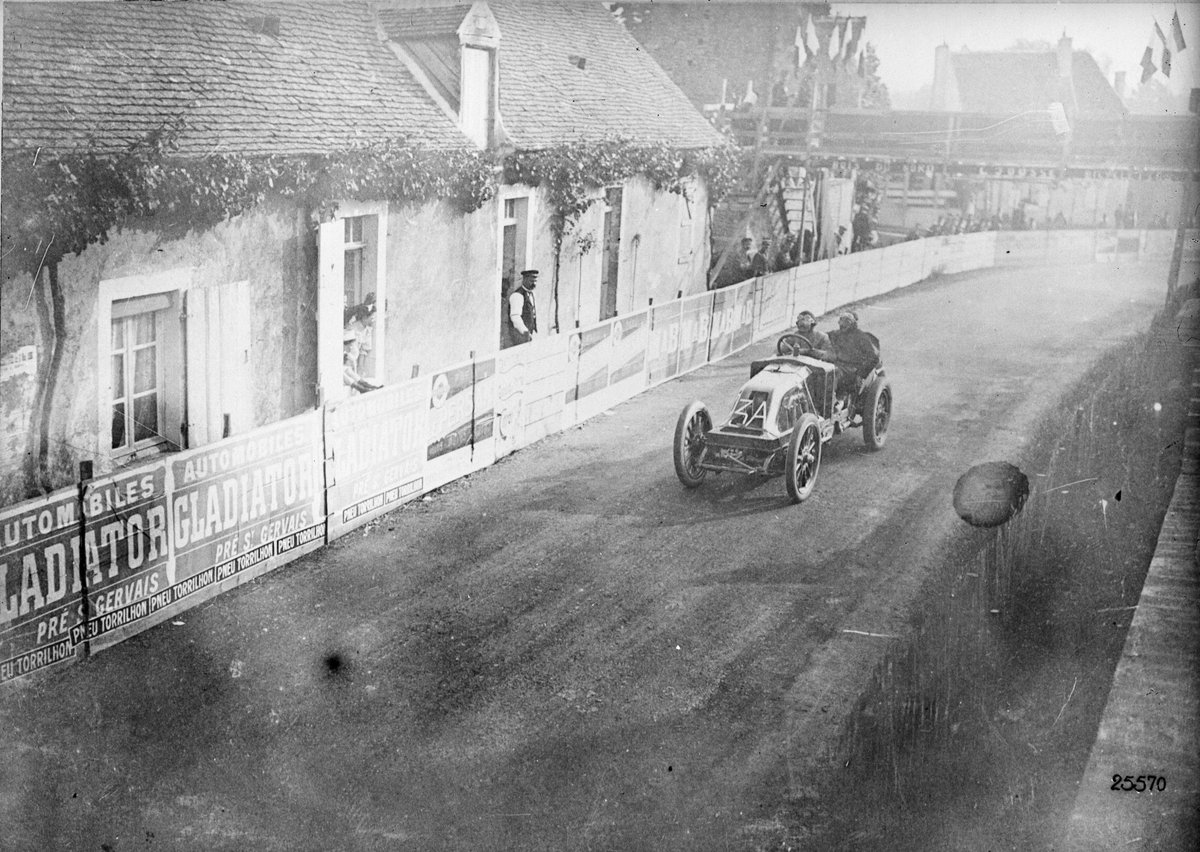 How about a #throwback? 110 years ago, Renault won the 1st GP with its Type AK car driven by Hungary's Ferenc Szisz!