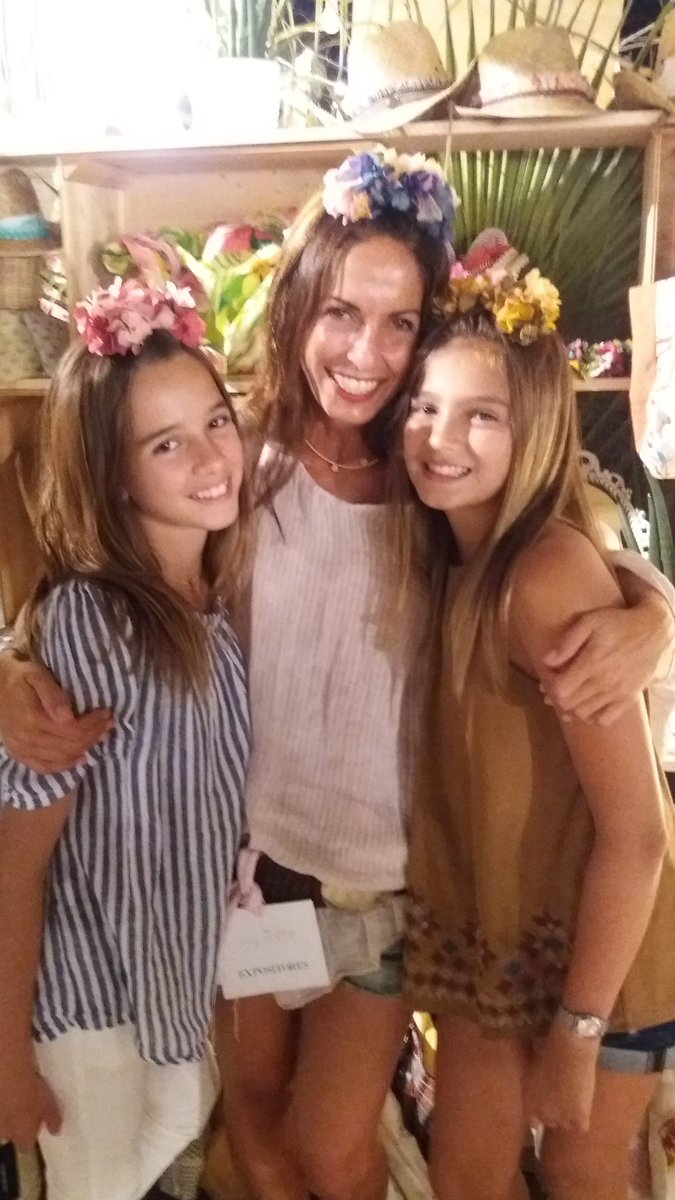 MariaQMCJ3's tweet photo. Que bonito todo lo de @LuGnaraloo en el #solovelybeach #lugnaraloo #sweetsummerlove #floresenlacabeza
¿Te apuntas? https://t.co/KcPB6SFtYh