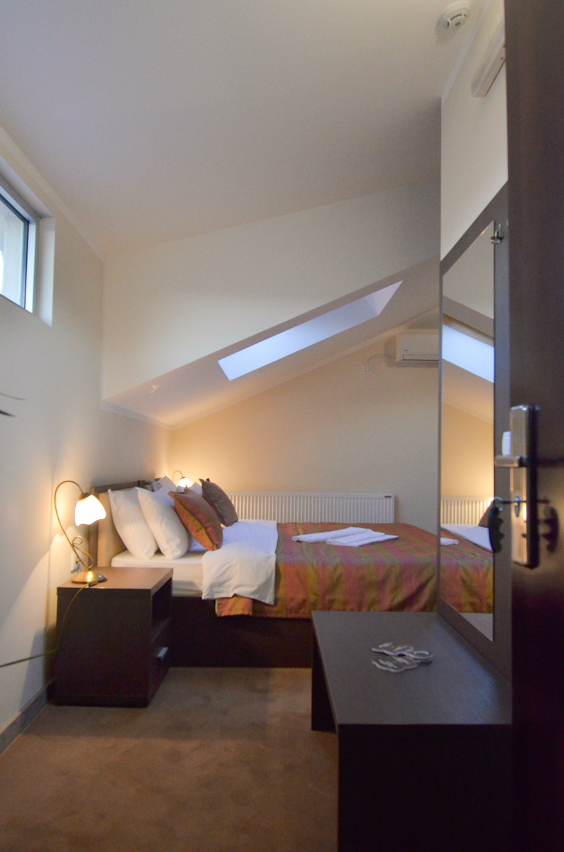 EmaHotel's tweet photo. Razbijte monotoniju i dođite sa partnerom na opuštajući vikend odmor.Hotel Ema Vam garantuje maksimalni ugođaj. https://t.co/Lx6o2cBV1D