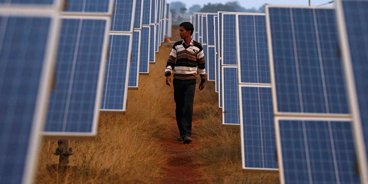 .Modi Lures Top Fossil Fuel Cos 2 Back Solar Boom:IOCL,Oil India,ONGC Invest In #CleanEnergy
bloom.bg/2ayPOtq