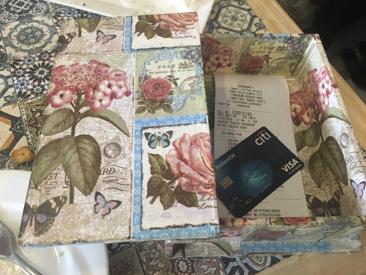 niharika1503's tweet photo. @GrandmamasCafe gave us the cheque in this pretty #BookBox by @I_amtweeting 😍Great stuff guys! 👍 #PrettyLittleThings https://t.co/9OCD47Rh6N