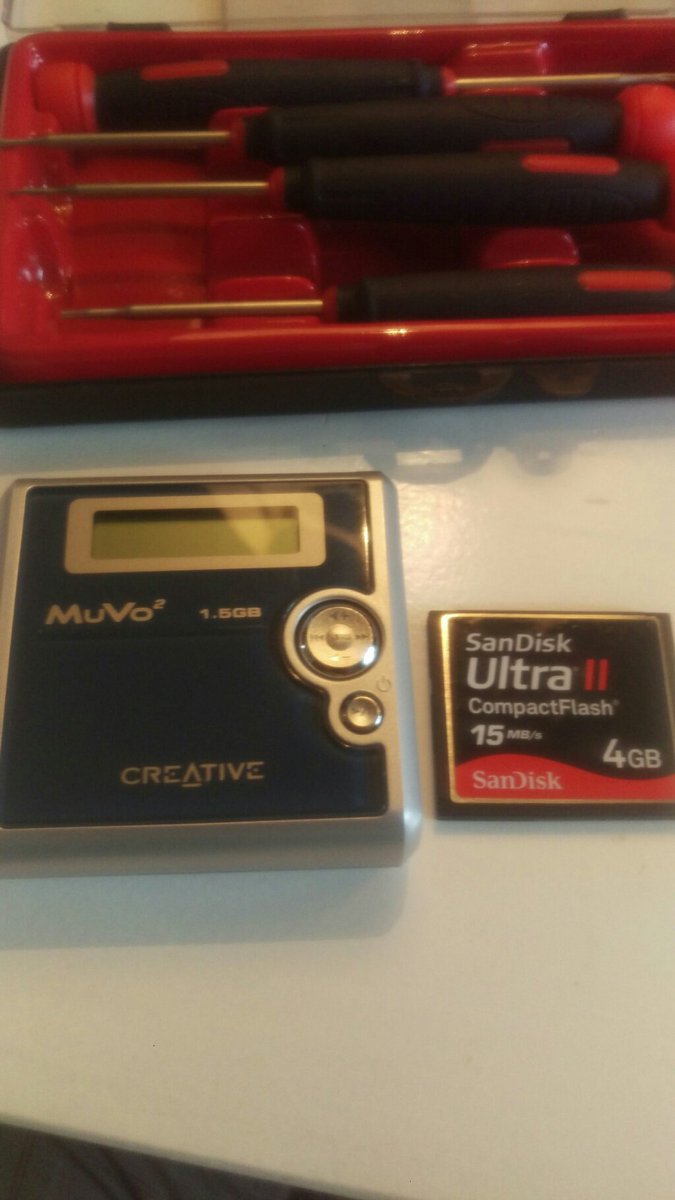 ruudvddries's tweet image. Upgrading a dying #Microdrive of an old MP3 player to #CF. Most difficult part; undo the last screw. Hints?