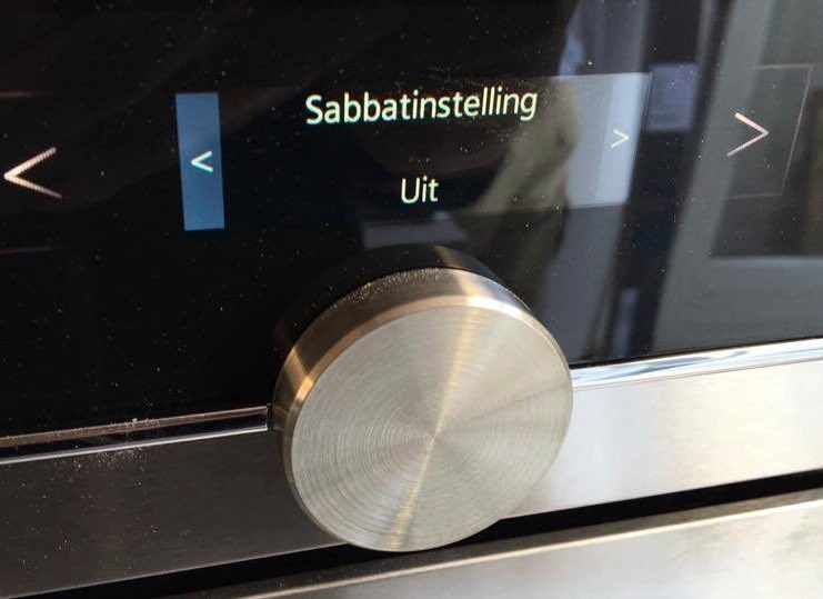 wow vet handig dit..

onze oven heeft een afspeel- en volumeknop voor alle albums van Black Sabbath!!
