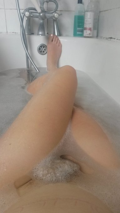 Good morning from London 😘 https://t.co/oaEJalM7P3<a href="/tag/nightnight"class="tags"><span>#nightnight</span></a><a href="/tag/camgirl"class="tags"><span>#camgirl</span></a><a href="/tag/hairypussy"class="tags"><span>#hairypussy</span></a>