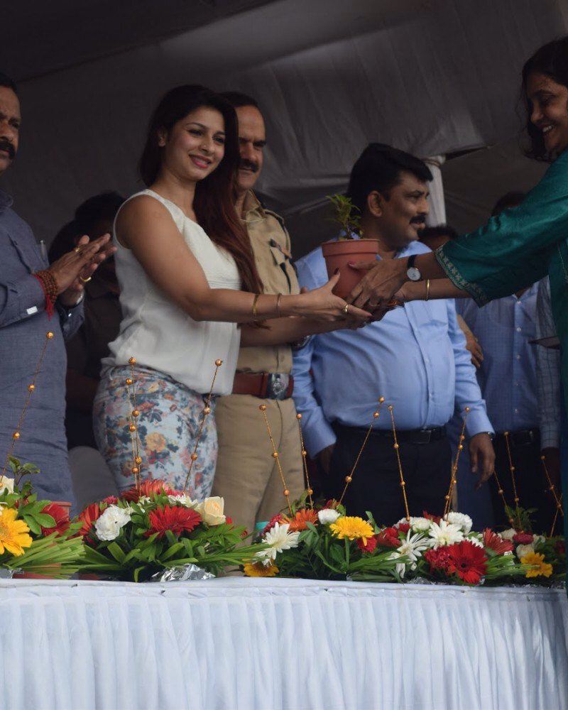 Tanishaa Mukerji FC tweet media