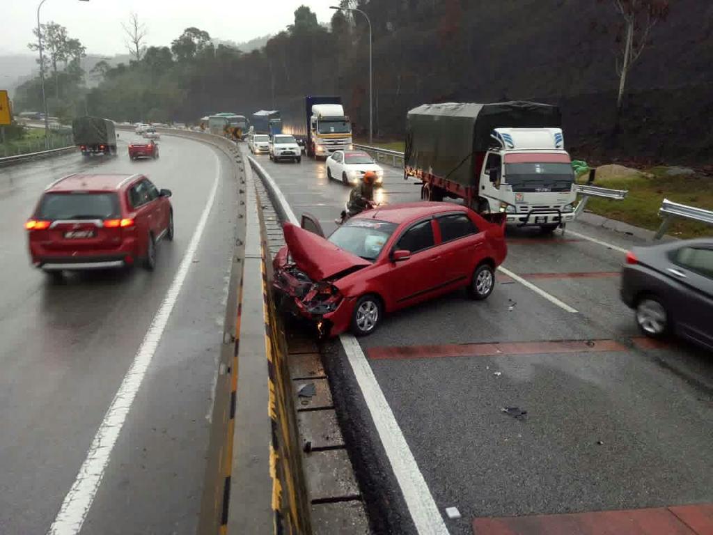 טוויטר Twt Kuale בטוויטר Kemalangan Di Highway Plus Berdekatan Terowong Menora Sebentar Tadi Berhati2lah Kome Memandu Musim Hujan Ni Https T Co R4qwndotii