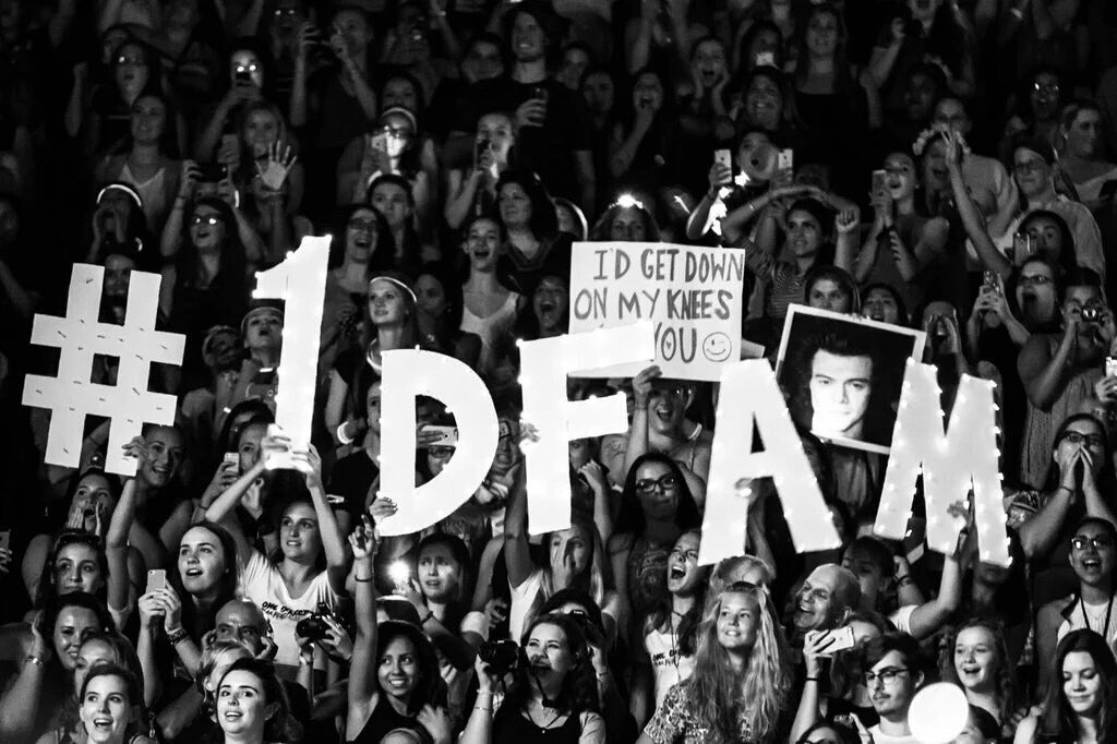 1DFamParadise's tweet photo. The best 6 years of my life, I'm so proud of The Boys, the best music &amp; pure happiness❤️

#6YearsOfOneDirection https://t.co/imOG1EgxVZ
