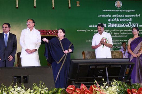 vikatan's tweet photo. மெட்ரோ ரயிலுக்கு தி.மு.க. அரசைவிட அ.தி.மு.க. அரசு அதிக நிதி ஒதுக்��ியது எனத் தெரிவித்தார் https://t.co/NrTL6cvziG https://t.co/v3rXxkd6RJ