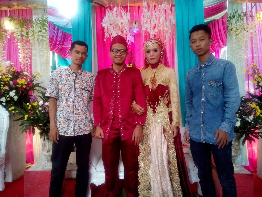 LaskarAndreanis's tweet photo. Happy Wedding... 😍😍😍

#LAkondangan https://t.co/vqF1dtK1lG
