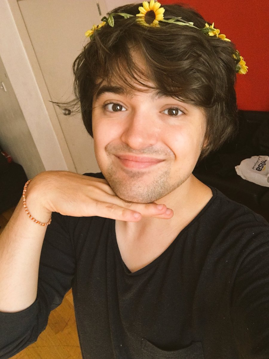 DeanDobbs's tweet photo. Who left their flower crown last night?

Haha "their". It's mine now. https://t.co/BAgd5KHHgP