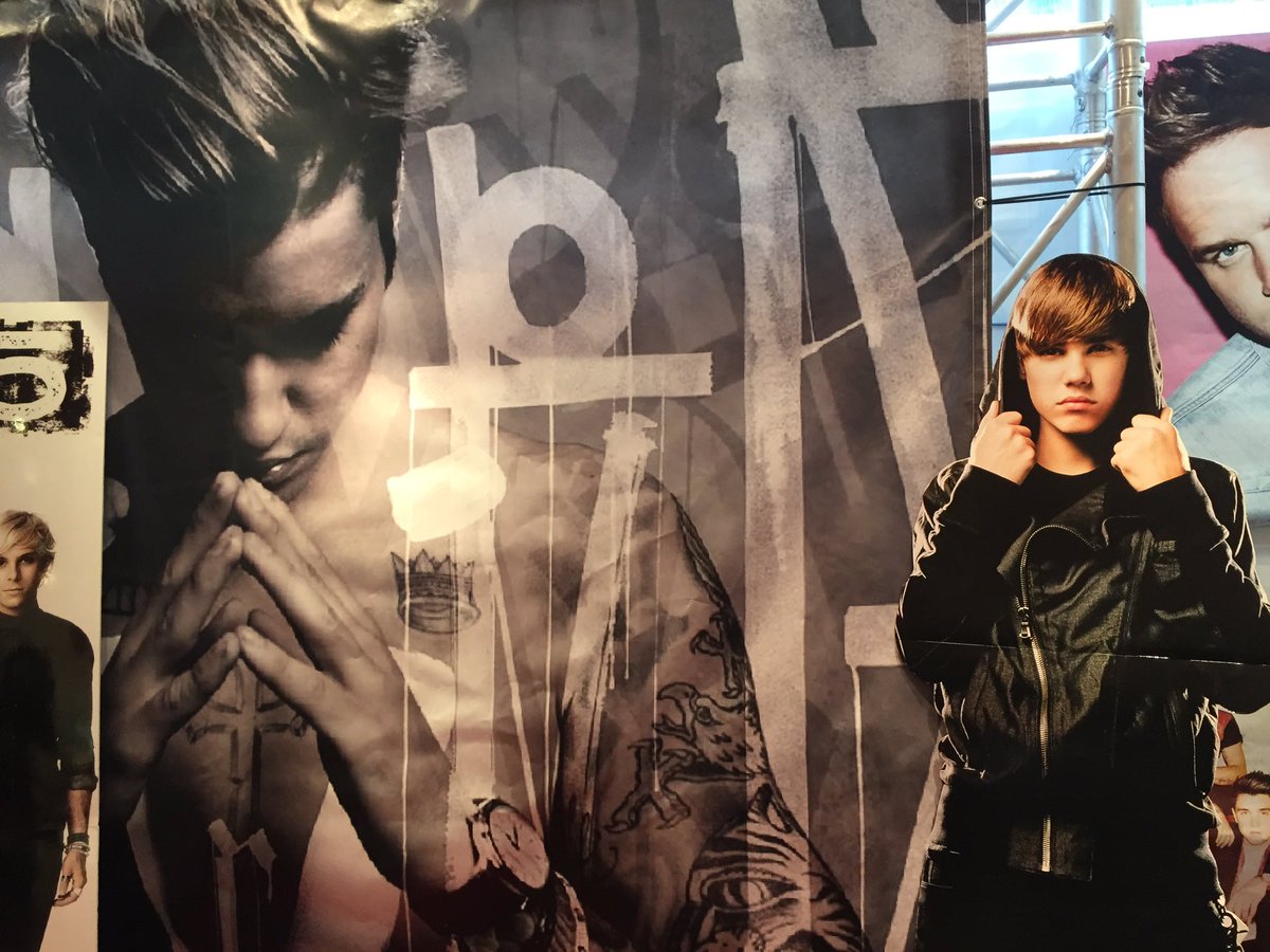 vv_amps's tweet photo. #1dworld 行ってきた☺️久々に行けたしセールで安くていっぱい買ってしまった、、でももう行けないと思うと後悔はしない☺️❤️❤️❤️やっぱりあそこに行くとモチベ上がるしパワー貰えます🙏🏻ほんとに楽しかった👼🏼💞💞 https://t.co/zerl2ZLcZ6