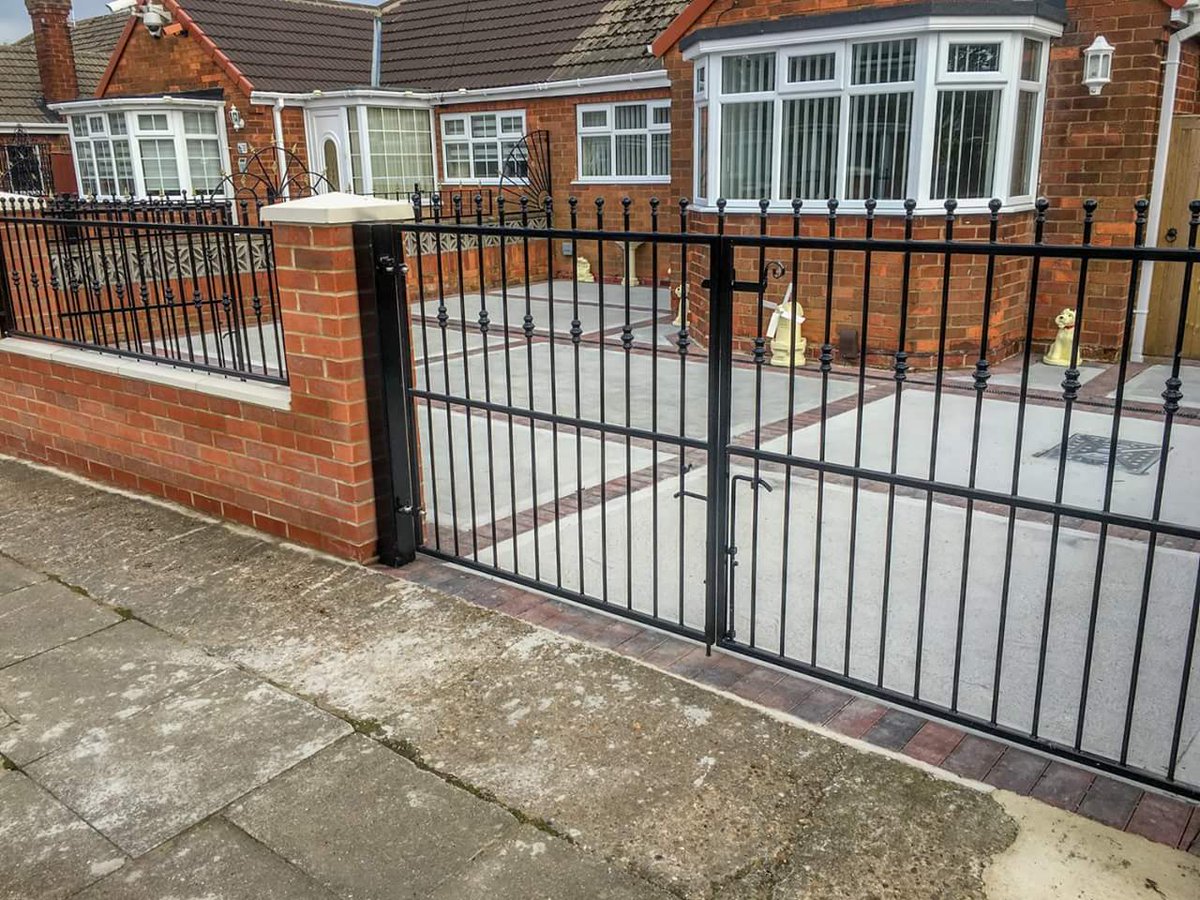 LH_Robinson's tweet photo. Our latest project: concrete driveway, garden wall and wrought iron fence &amp; driveway gates. https://t.co/OvNtB17r40 https://t.co/QGNv4oe8G0