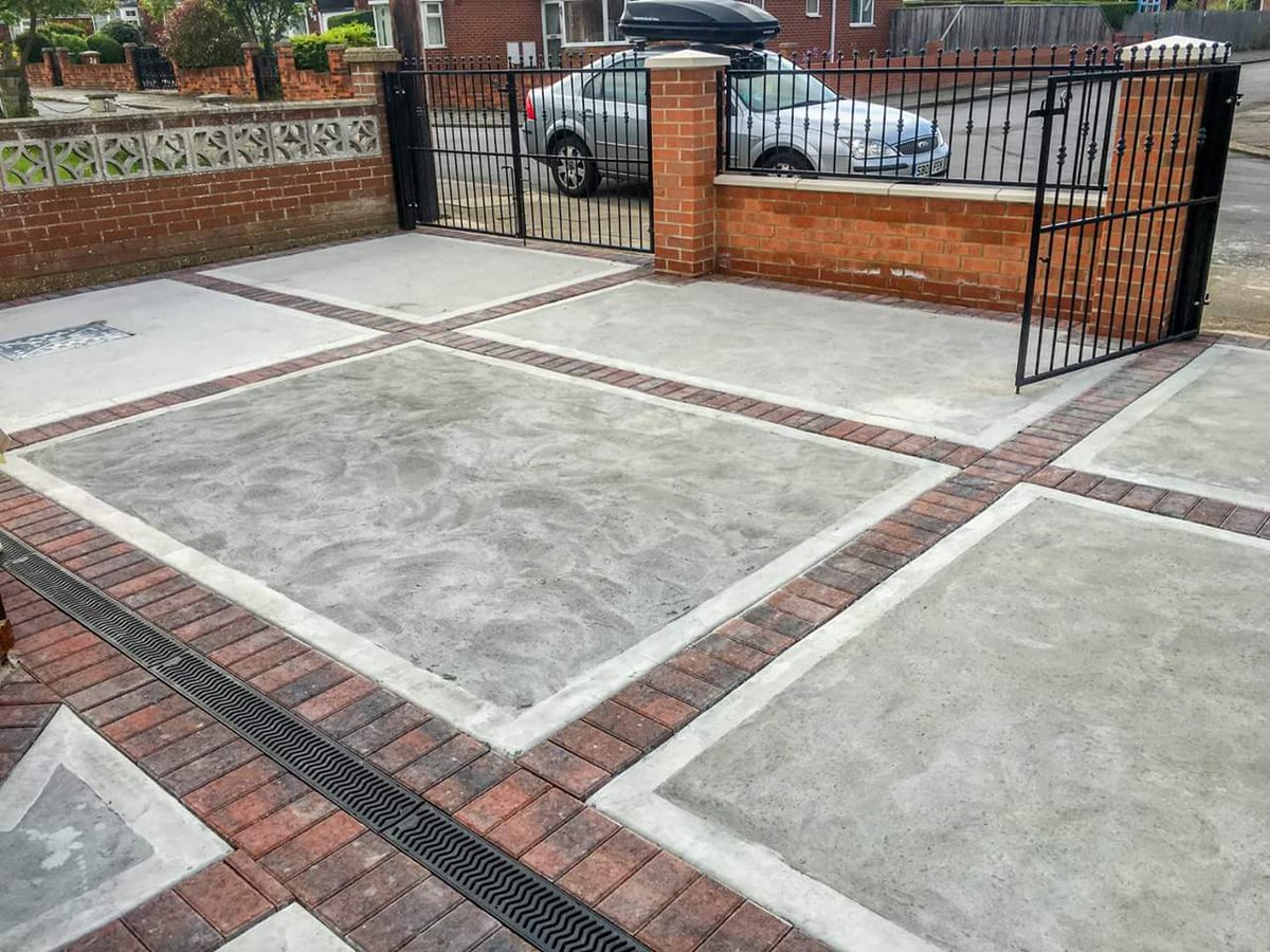 LH_Robinson's tweet photo. Our latest project: concrete driveway, garden wall and wrought iron fence &amp; driveway gates. https://t.co/OvNtB17r40 https://t.co/QGNv4oe8G0