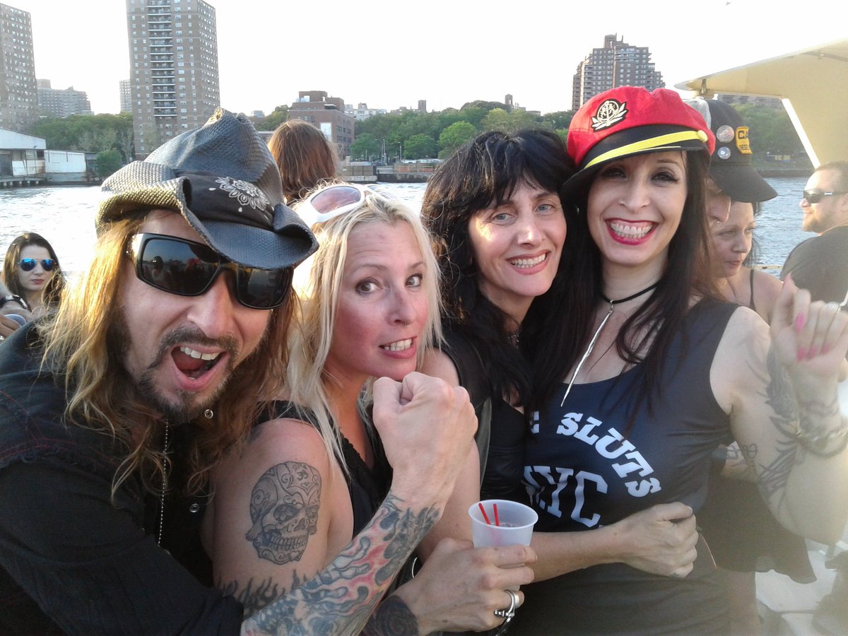 Rock n Roll never dies!!! <a href="/STELLAZOTIS/">ZOTIS</a> @MissAnthropeNYC #scottlano #Jezo Cohen #pirates