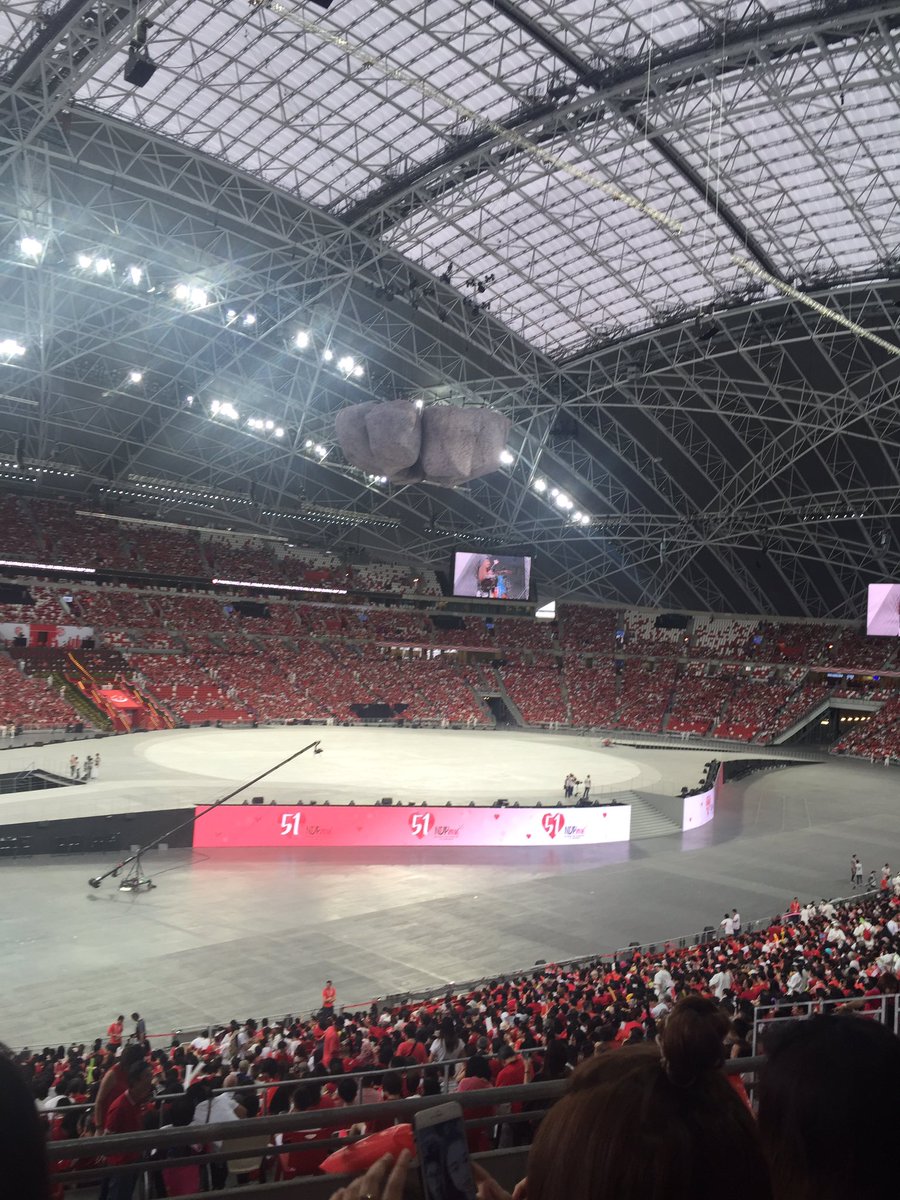 1DirectSG's tweet photo. Celebrating #6yearsof1D at the place where we had #OTRASG 😭😭😭😭 https://t.co/BXVocJcRyU