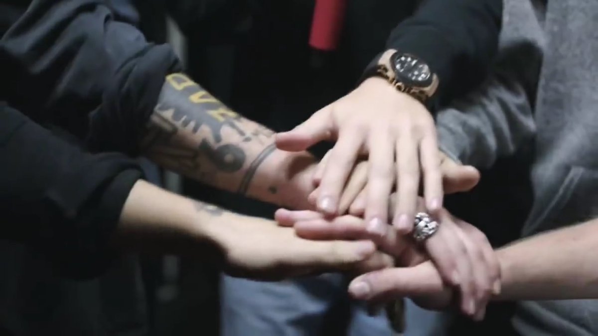 ewtbh's tweet photo. It's a teamwork, between us and them #6YearsOfOneDirection https://t.co/6vyHzmO2tQ