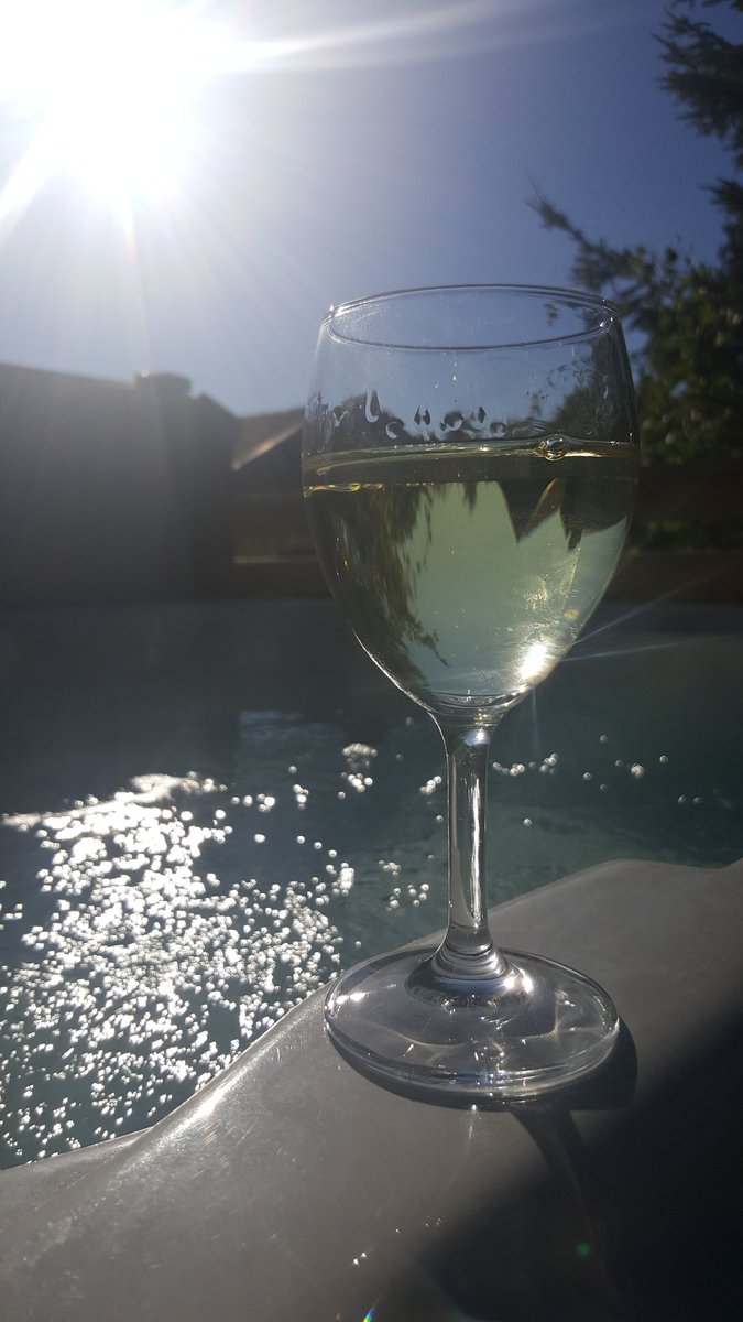 cinairene's tweet photo. #Avesta #Dalarna #badar #pool o #bubbelpool #heltokmedsemester #sol #värme #sommar #minisemester #kvalitet https://t.co/MRg4SMlKh6