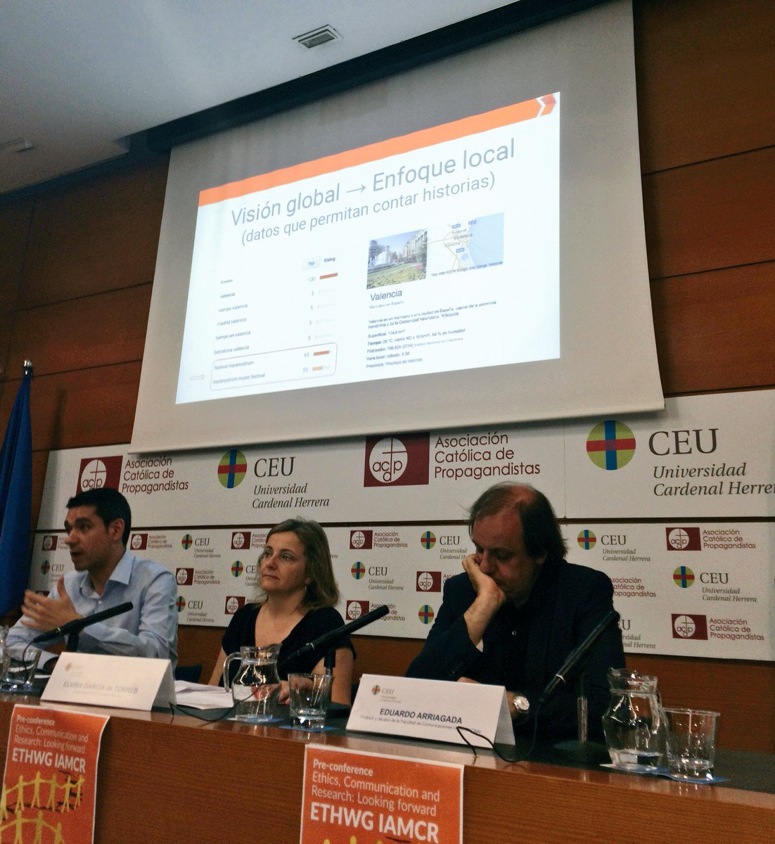 teresanicolas's tweet image. Interesantísima presentación de @mberzosa nos ha convencido de la utilidad de #Googlelab Ya estamos siguiéndolo