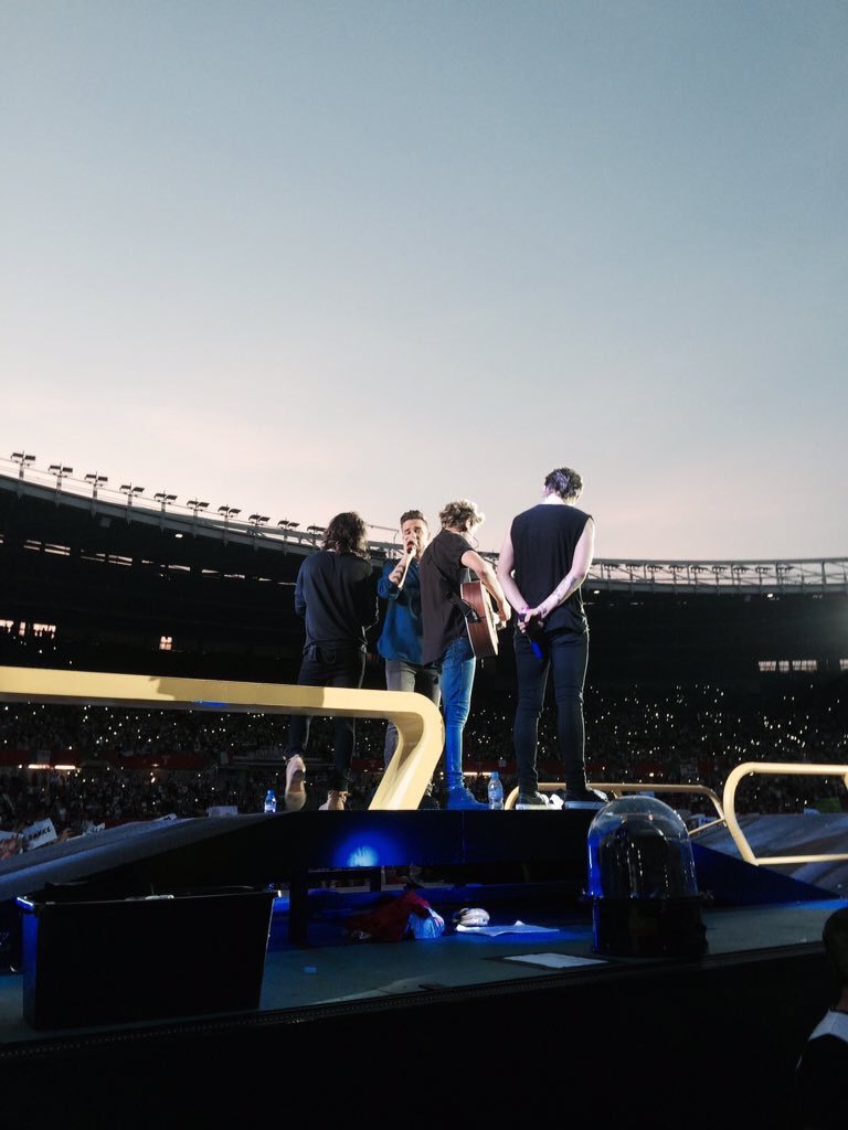 pinkfloydharold's tweet photo. you make me feel like home #6yearsof1D https://t.co/PBvODe1Cju