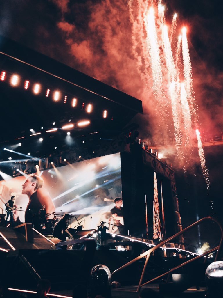 pinkfloydharold's tweet photo. you make me feel like home #6yearsof1D https://t.co/PBvODe1Cju