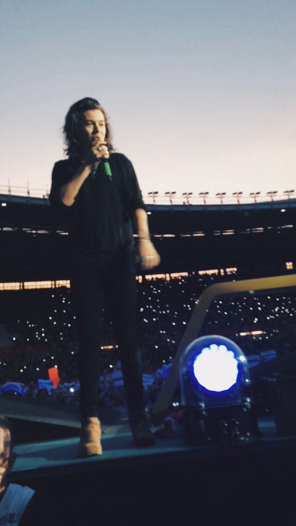 pinkfloydharold's tweet photo. you make me feel like home #6yearsof1D https://t.co/PBvODe1Cju