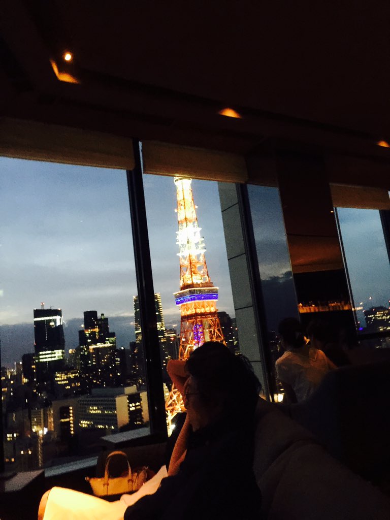 北川悦吏子 東京タワーの見えるバーで 一人飲む私 酔ったので今は水