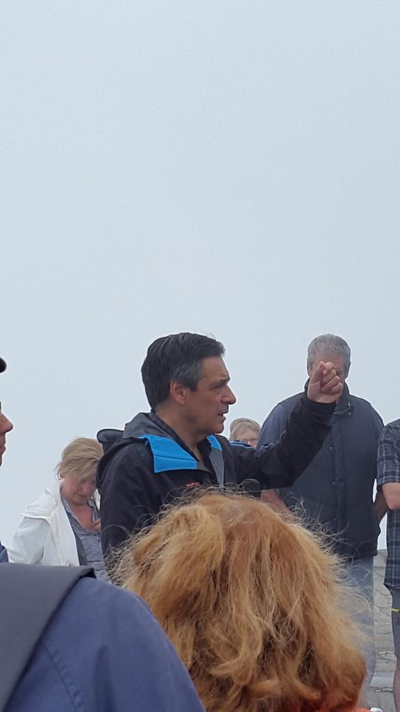 Fillon64's tweet photo. @FrancoisFillon au sommet de la Rhune !! Un homme de terrain, de tradition proche des Français #Fillon2017 #FF2017 https://t.co/Mvk9HyDp9h