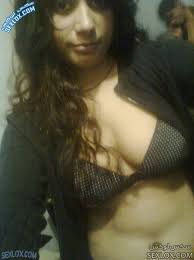 طالبه مصريه تمص زبر زميلها وتتفرش فى كسها لغايه ما يجيبهم عليها
goo.gl/FVMsC7