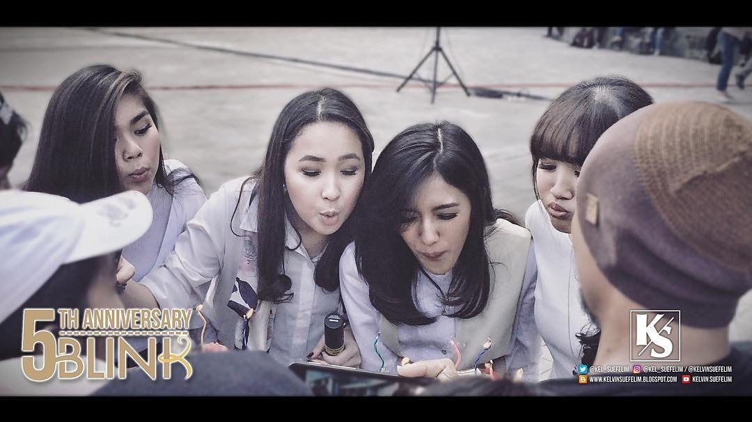 selamat tiup lilin ke 5 kalinya blinky syg 👯😍😘 <a href="/ifyalyssa/">Ify Alyssa</a> <a href="/SiviaBlink/">via</a> @PricillaBlink <a href="/FebbyBlink/">Febby Rastanty</a>. 📷 kelvinsuefelim