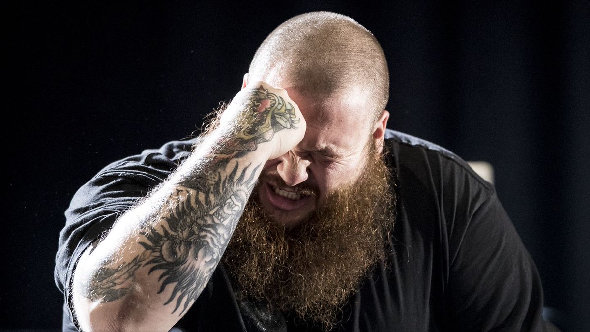 MTVNEWS's tweet photo. Watch Action Bronson make a ridiculous sandwich with fried chicken, ice cream, and more: https://t.co/PPPaP3bO3T https://t.co/vhfLboTzKF