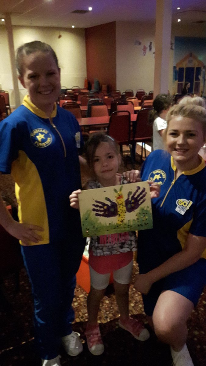 WormaldLiz's tweet photo. Lovely meeting you @MichelleBerres4 and the rest of the nice funstars #bluedolphin #realgenuine @FunStarsGoLive https://t.co/EUQLVMTrS4