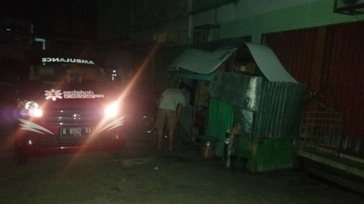 AyoberbagiPati's tweet photo. Alhamdulillah. 64 Nasi + minum tersalurkan utk saudara kita di jalanan.
#DUGEL KolaborAksi brg #SedekahRombonganPati https://t.co/lJ3gSutFS3