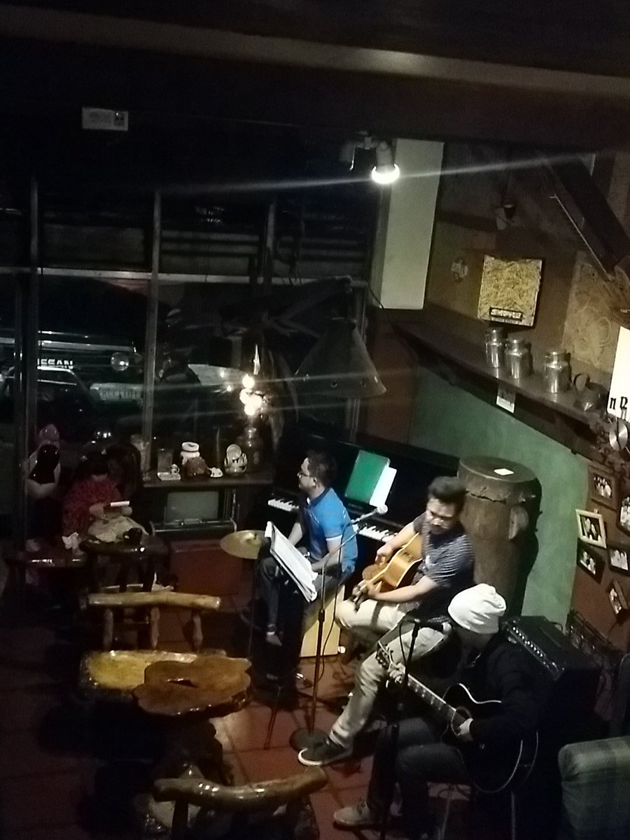 CheQolate's tweet image. OMG!!! the band is playing ALDUB/MAICHARD songs... Yang Tataa mga Kuya? mga faney kayo noh? 😂💪😂❤😂
#Kaffeeklatsch