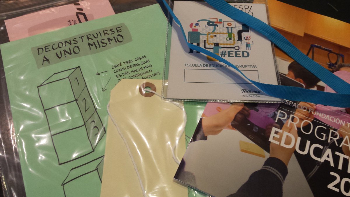 AliciaEspacioFT's tweet photo. La gente ocupa se espacio en #EED2015. Ilusión y curiosidad @FundacionTefPe @morate_jesus @claranubol @mariaacaso https://t.co/iRCEtkKDh1