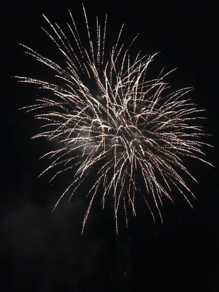 1995Kayo's tweet photo. 納涼祭り🎆  花火きれい✨
帰りのバスは2時間待ちだった(c_c)笑 https://t.co/g5CQtfEE62