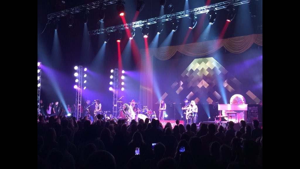 RocknAZ66's tweet photo. @IamStevenT concert this week was fantastic! Classic Aerosmith songs! New hits (Red, White &amp; You)! #Rocklegend! https://t.co/LOU0H6YjSg