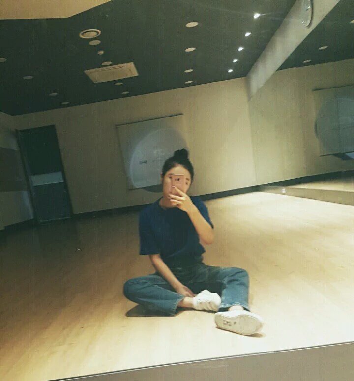 I like rain but rain is depressing. ㅠ