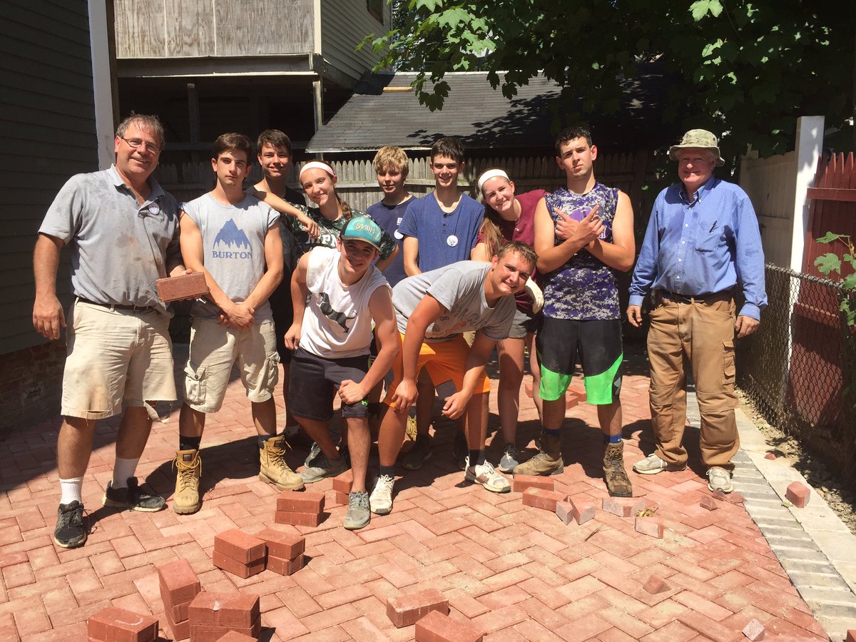 St_Gabes_YNIA's tweet photo. @St_Gabes_YNIA honoring dignity of work providing a needed walkway for a two families #loveservetransform #YNIA2016 https://t.co/MrUCgqdtJE