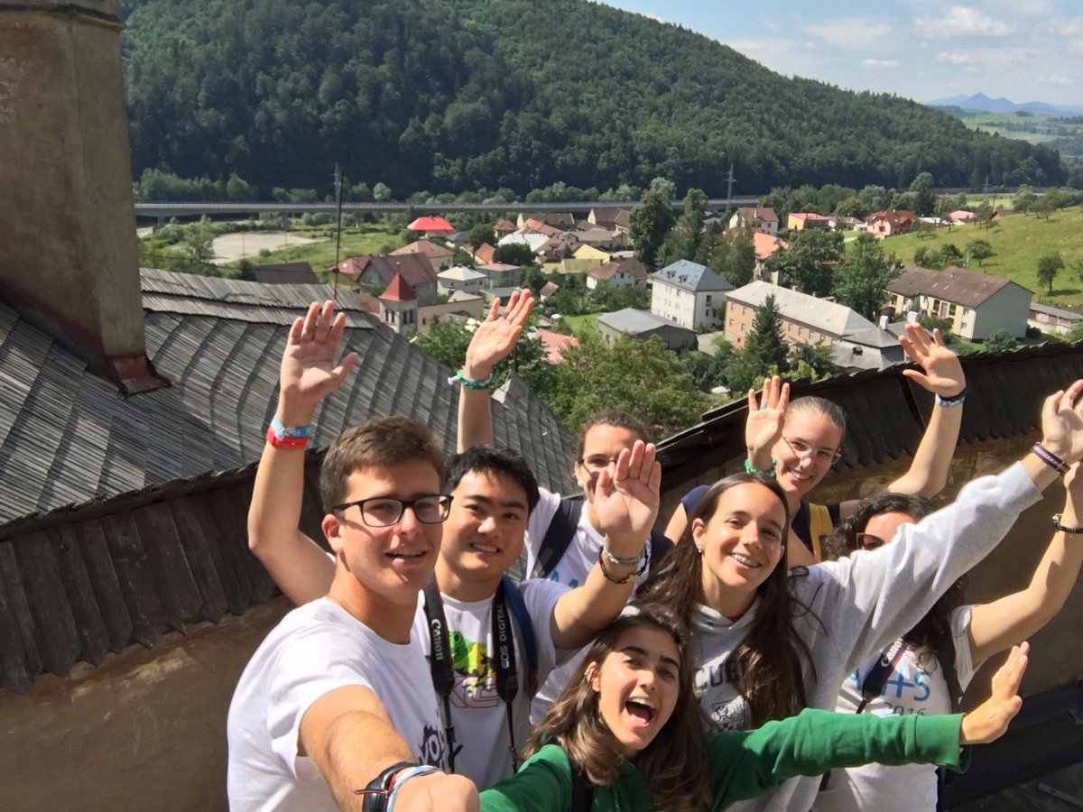 Magis2016USA's tweet photo. Pilgrims from @usfca, @FordhamWYD and @SantaClaraUniv on experiment https://t.co/B4Dgz9XAzq